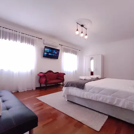 ゲストハウス Enchanted 3*