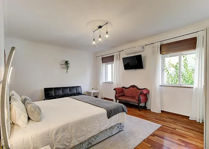 Enchanted Pensión 3*